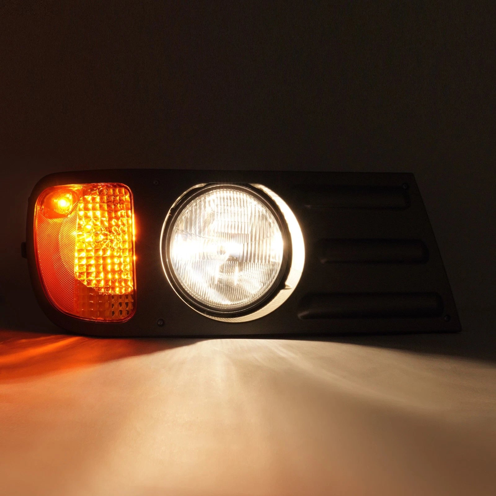Headlight Corner Light Bezel Set for Mack CV713