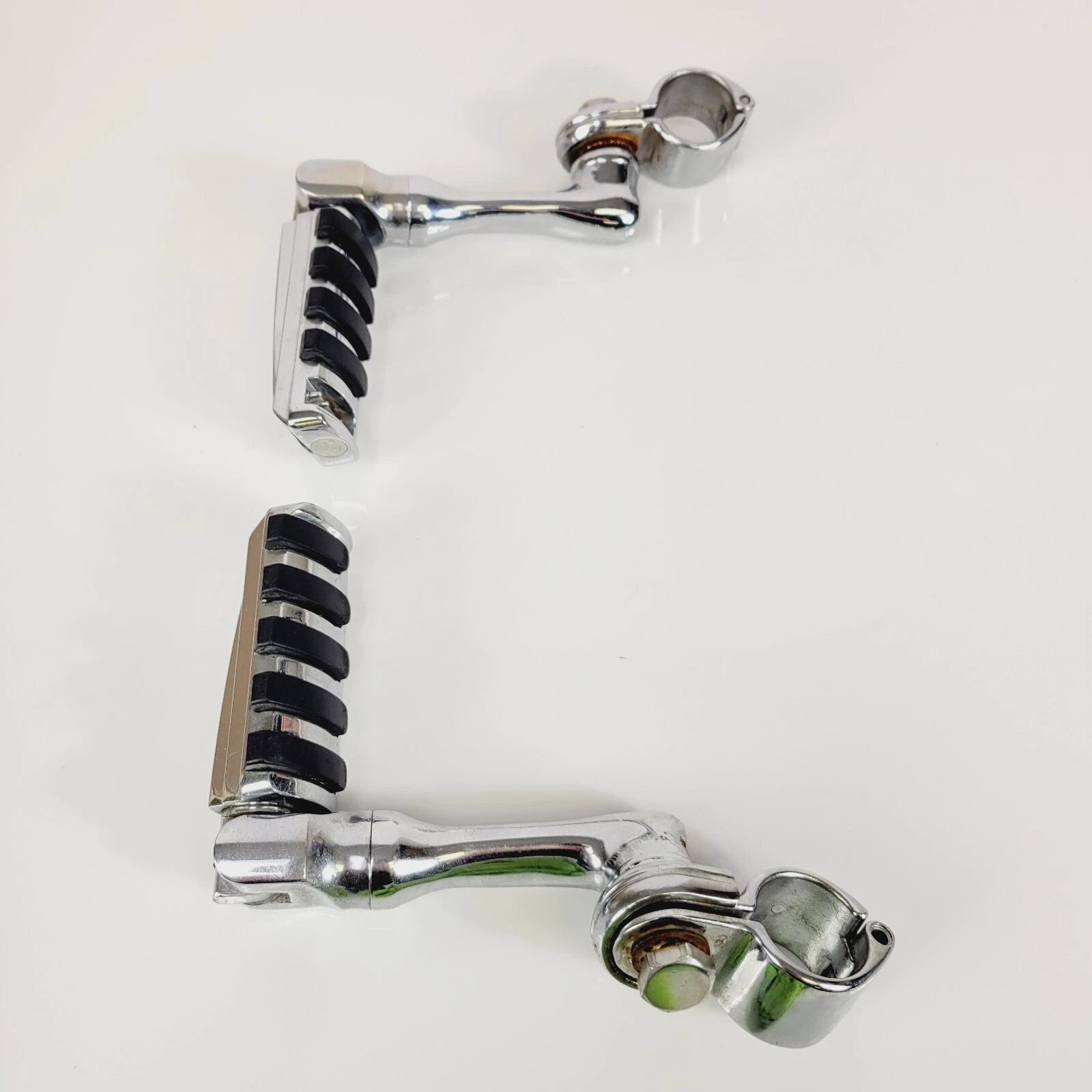 Chrome Highway Footpeg Set for Harley FLHTCU SE4 CVO Electra Glide (2009)