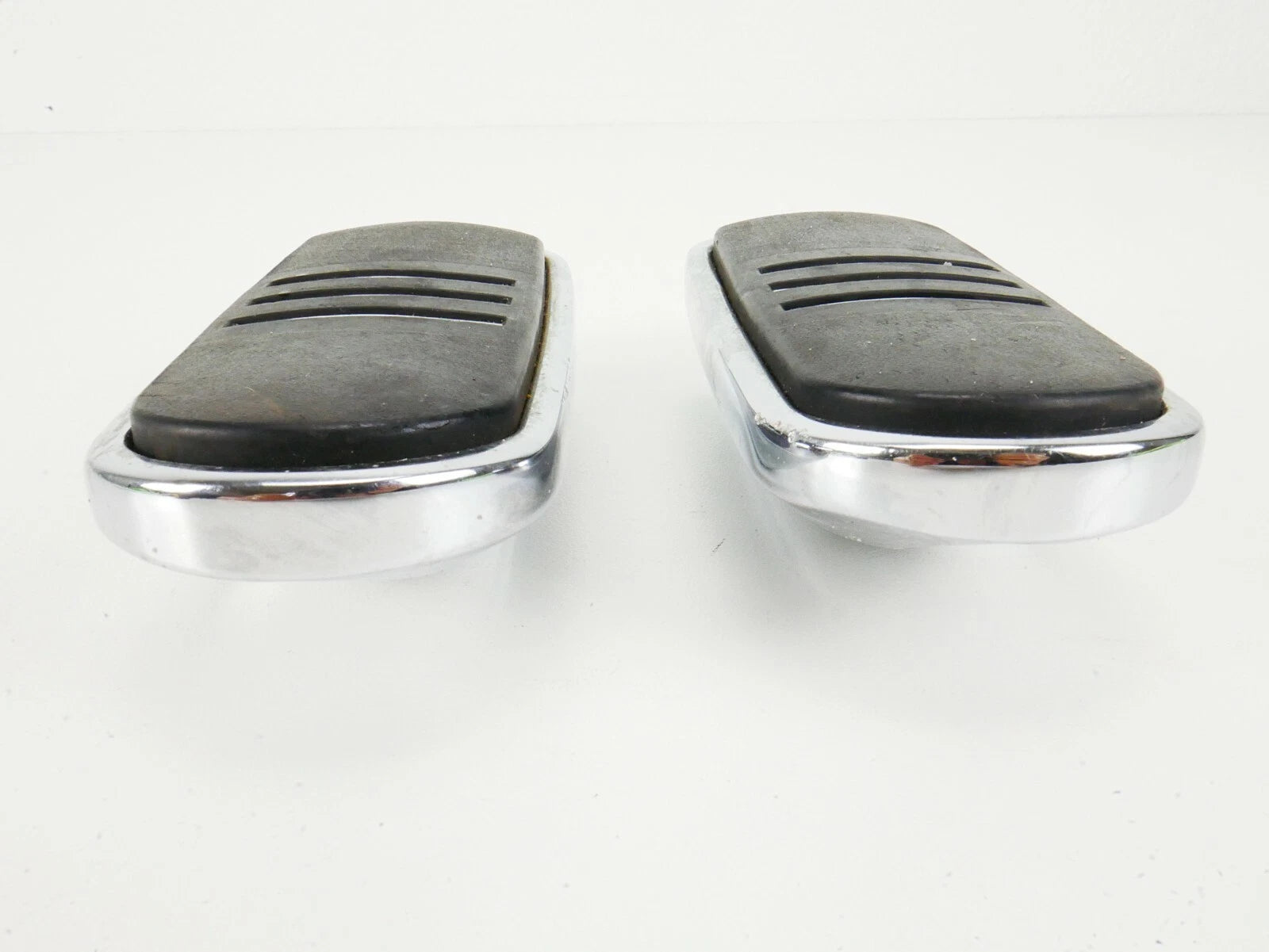 Set of 2 Chrome Passenger Foot Pegs for Harley Davidson Touring (1997–2024)