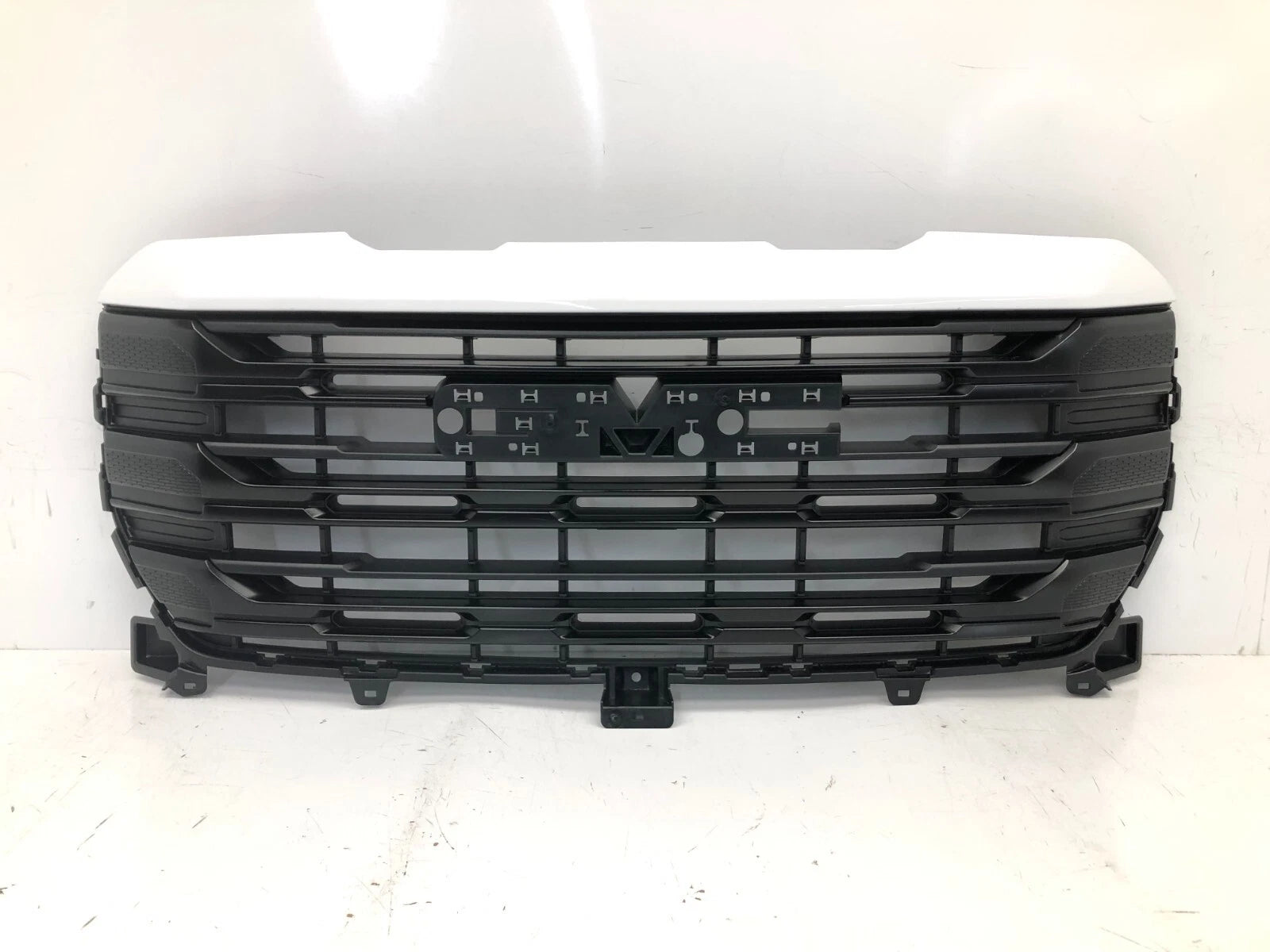 Front Upper Grille for GMC Sierra 1500 (2022–2024) #56 Summit White