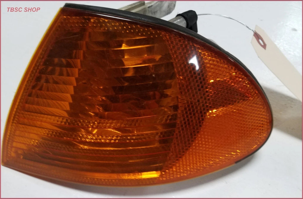 Front Driver Side Turn Signal Light for BMW 325i (1999–2000) 1315106140