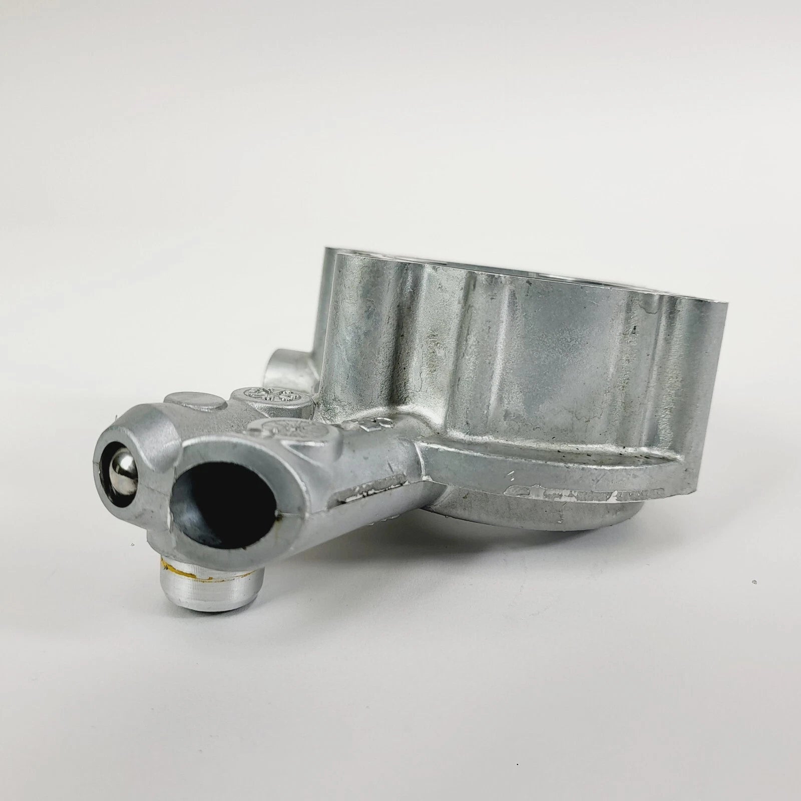 Oil Pump Housing for Harley Davidson Touring Dyna Softail Twin Cam 88 (1999–2006) 26290-99
