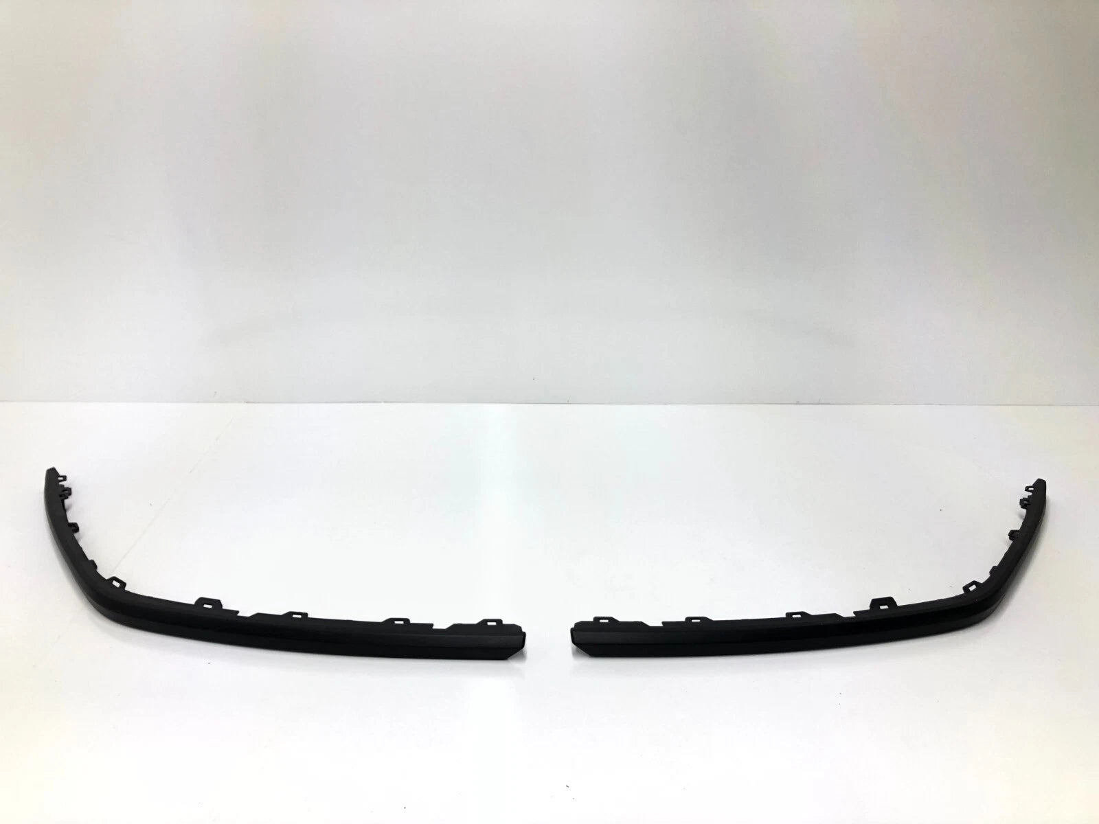 Set of 2 Rear Bumper Molding Corner Trim for VW Atlas Cross Sport (2020–2023)