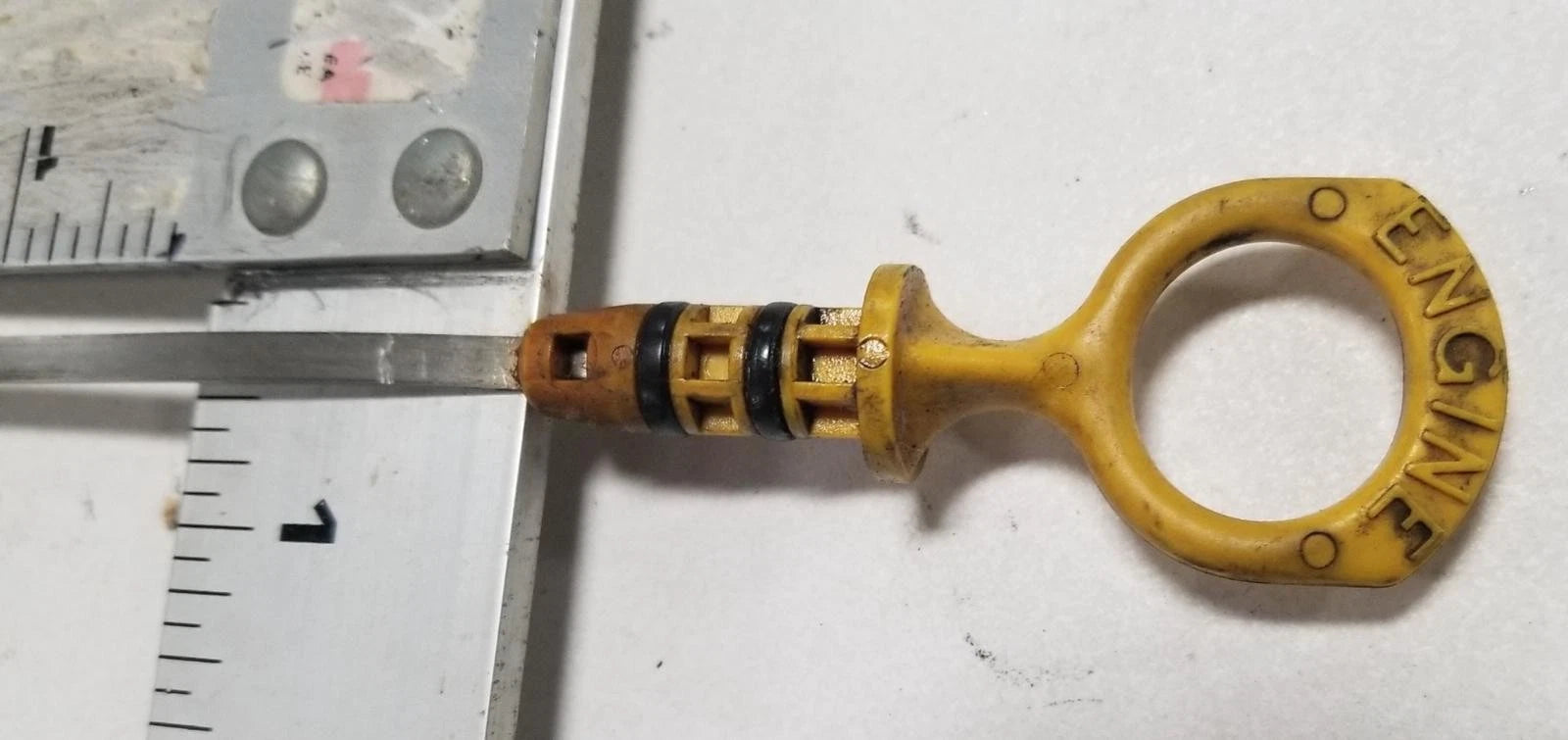 Engine Oil Dipstick for Volvo S80 XC90 3.2L (2007) 30788017