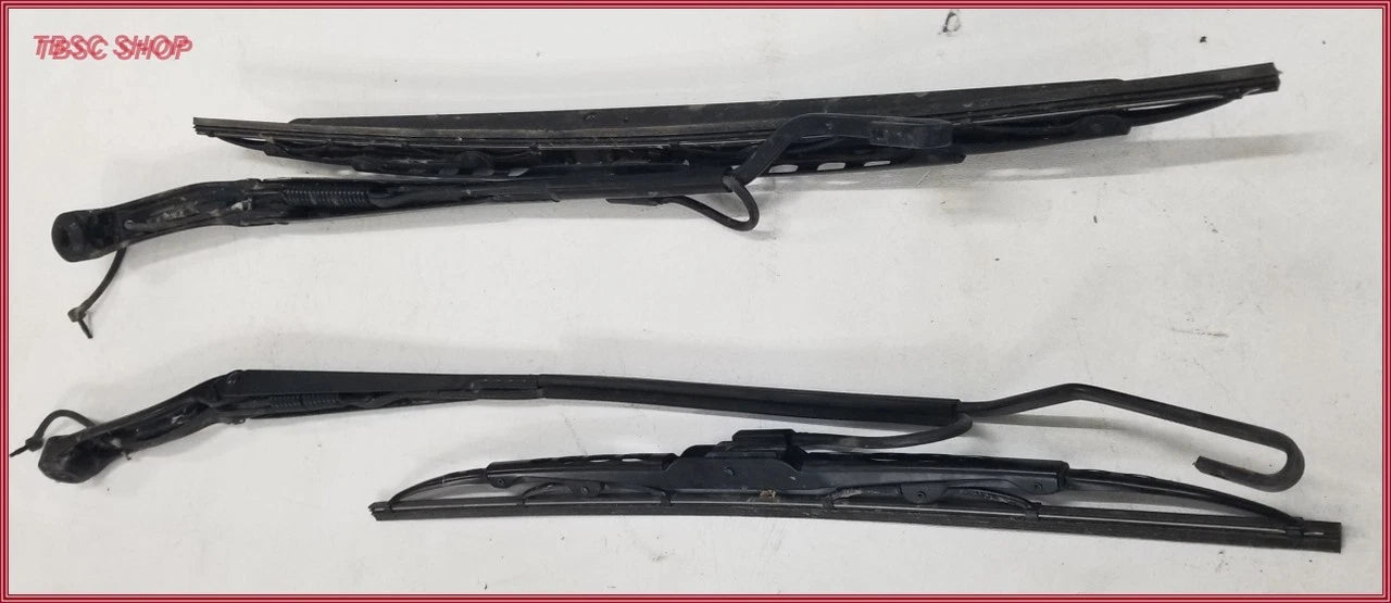 Set of 2 Windshield Wiper Arms for Jaguar XJ8 VDP (2004–2009)