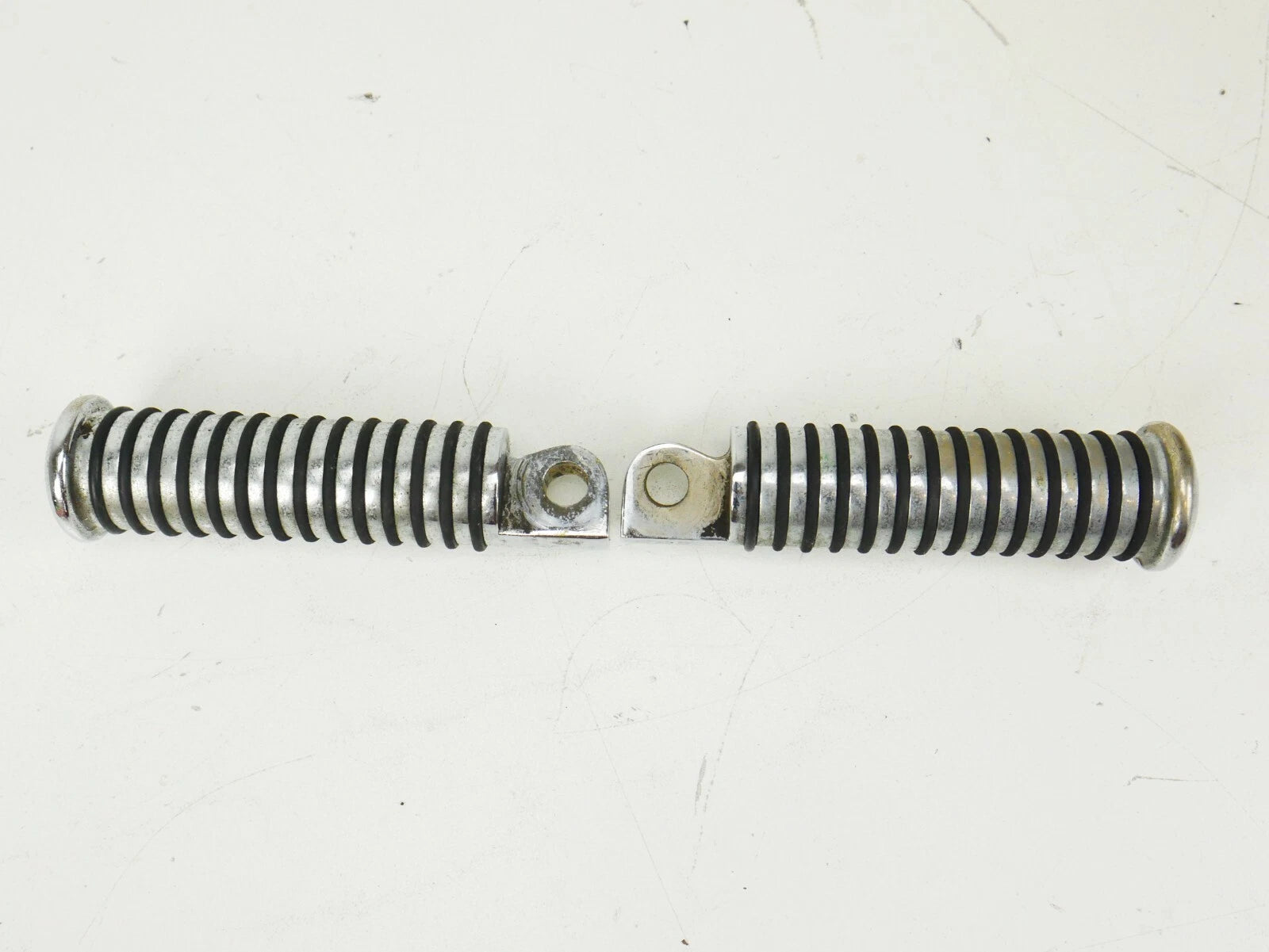 Chrome Rubber O-Ring Grip Pegs for Harley Davidson (Genuine)